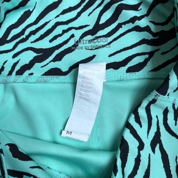 Fabletics High-Waisted Printed Ultracool Shorts in Zebra size medium. 1594 - Picture 3 of 4